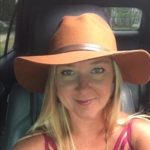 Meet your Posher, Carrie