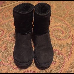 Black Short Ugg Classic Boots