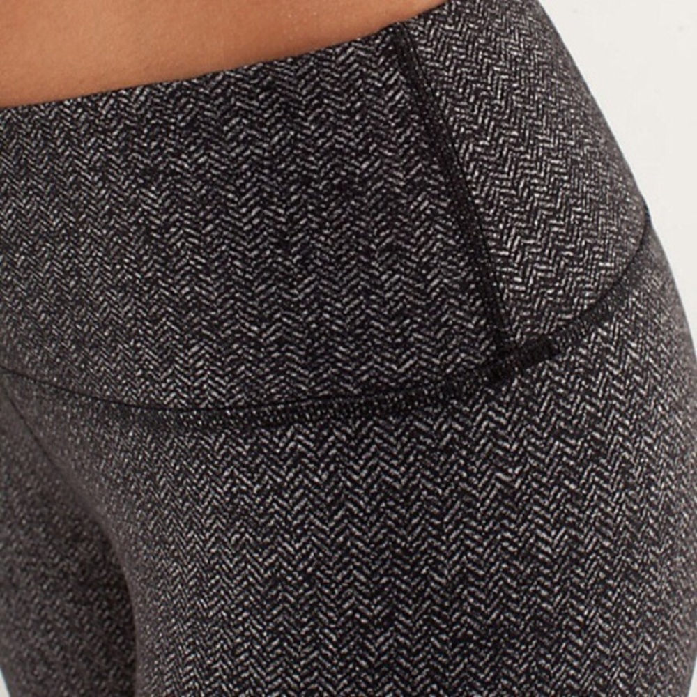 Lululemon herringbone dark grey crop pants. EUC.