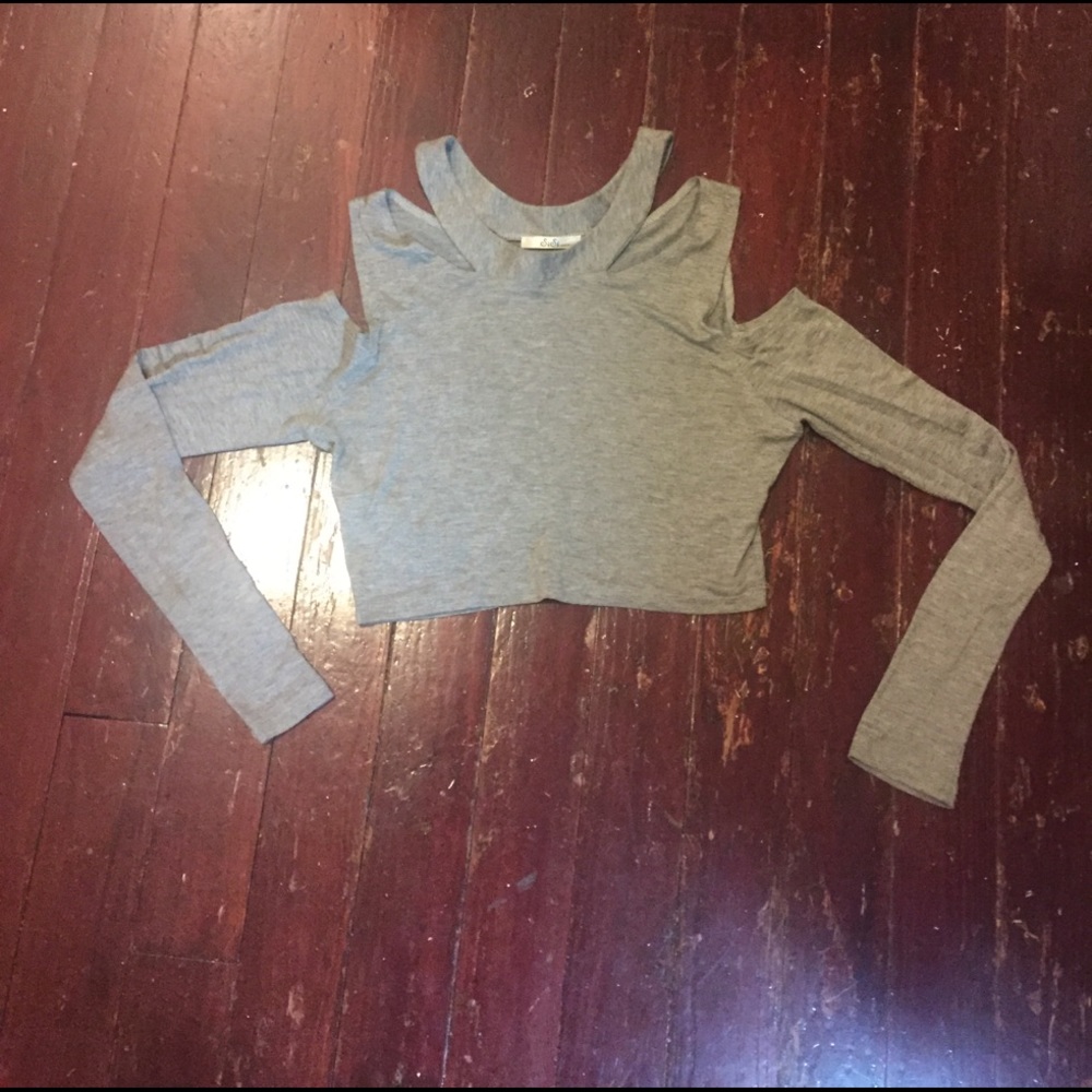 Cropped cold shoulder knit shirt. Size large.