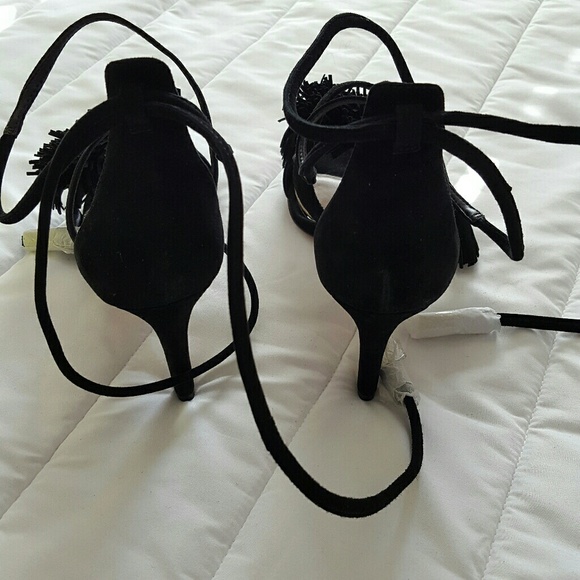 Gianni Bini | Hadley Fringe Heels - Picture 5 of 6