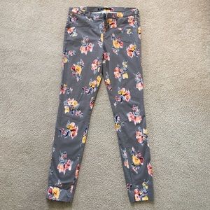 Zara Skinny Pants. NWOT size 8 Zara Skinny Pants. NWOT size 8