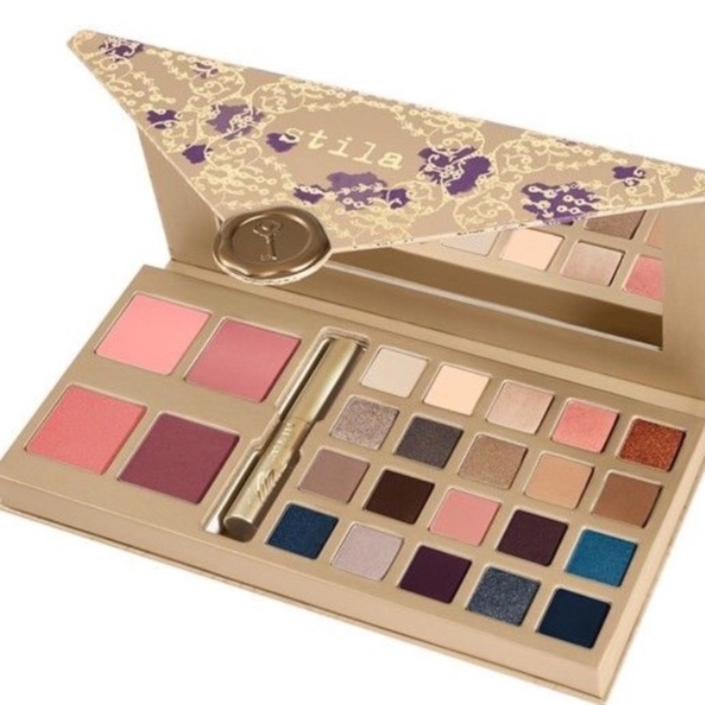 New Stila A Whole Lot Of Love Makeup Set