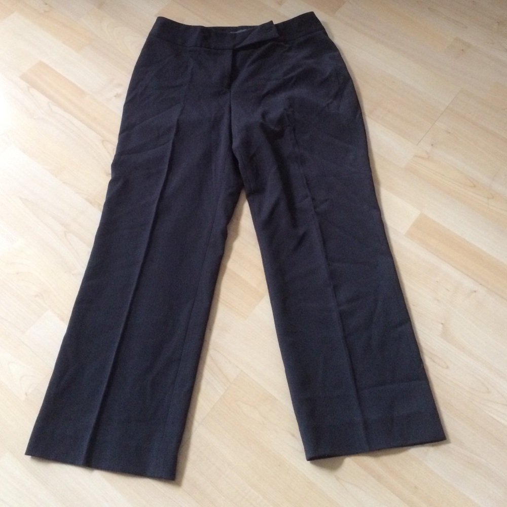 Dark gray pants in great condition. Size 4.
