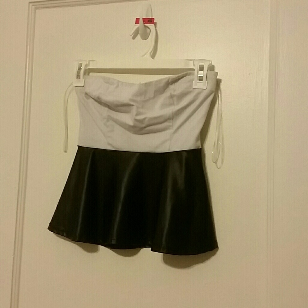 Strapless tight peplum top