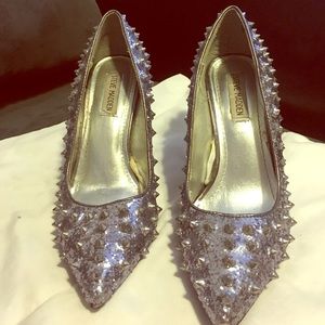 Steve Madden spiked pontes toe heels