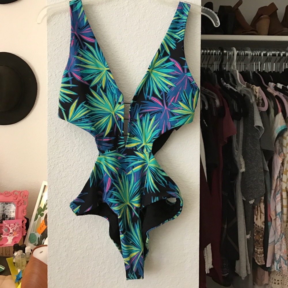 One piece cutout bathing suit
