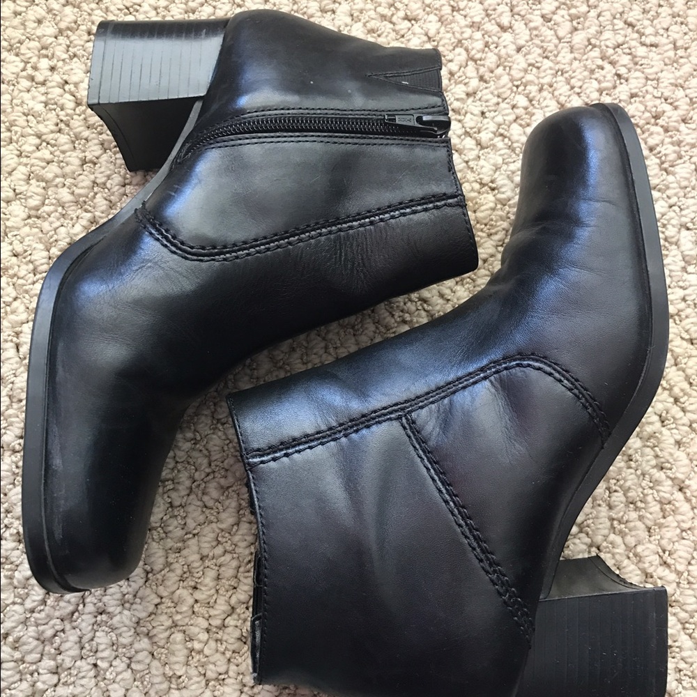 Black Ankle Boot - Real Leather - Size: 8 Wide