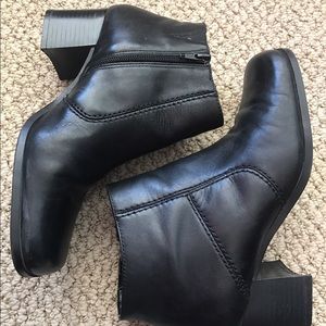 Black Ankle Boot - Real Leather - Size: 8 Wide