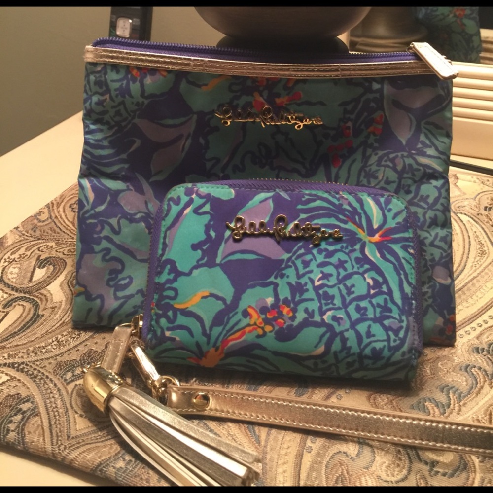 Lilly Pulitzer Wristlet and makeup bag