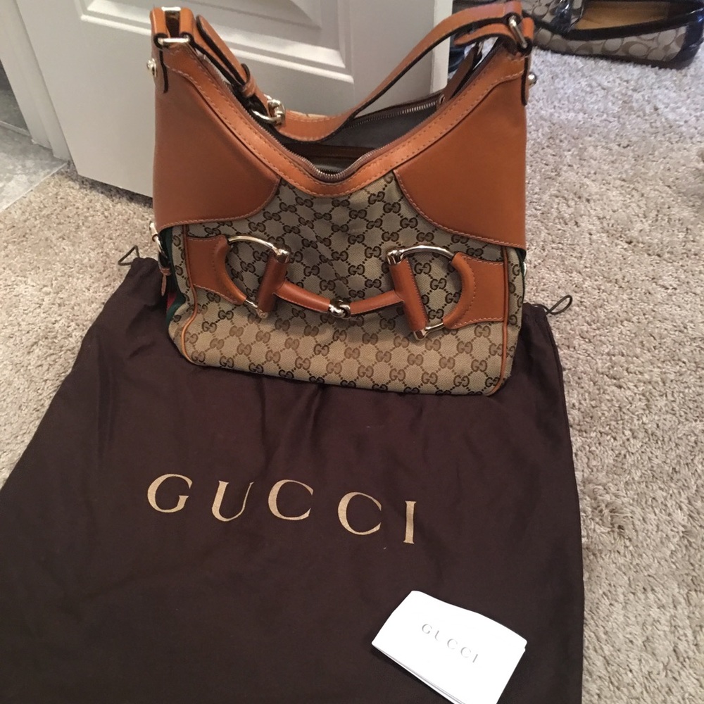 Nice nearly worn Gucci bag with dust bag