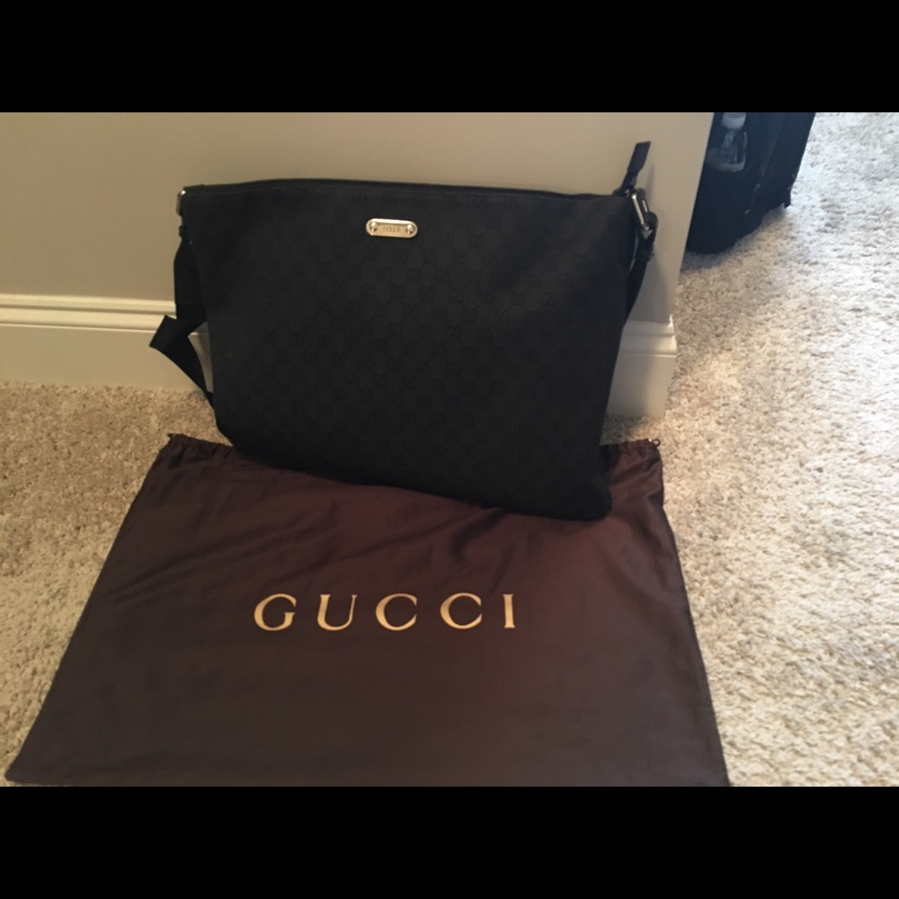 Gucci shoulder bag