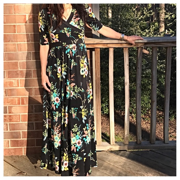 ✨LAST ONE ✨Gorgeous Wrap black floral front dress - Picture 3 of 6