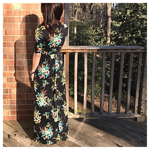 ✨LAST ONE ✨Gorgeous Wrap black floral front dress - Picture 4 of 6