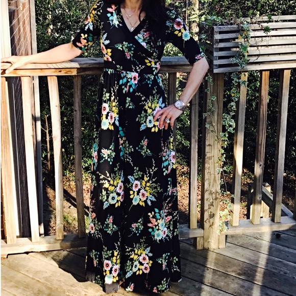 ✨LAST ONE ✨Gorgeous Wrap black floral front dress - Picture 5 of 6