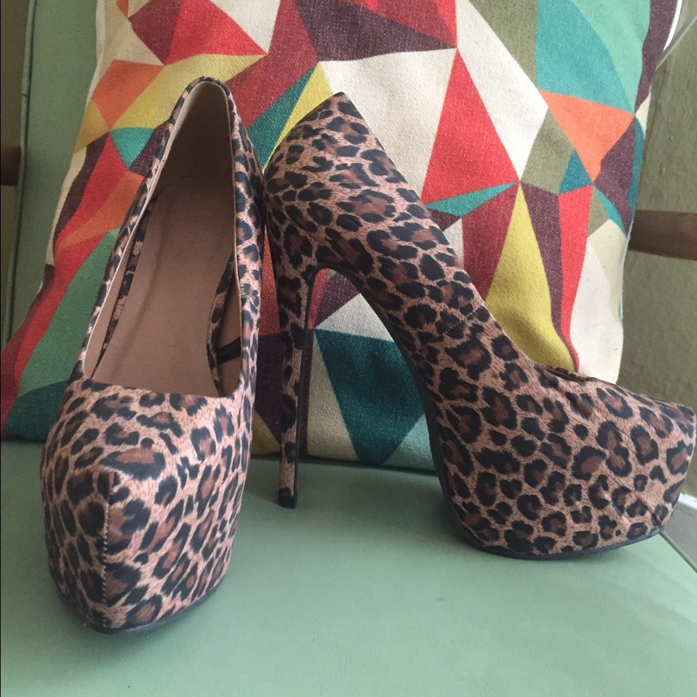 Forever 21 Leopard Print Platform Pump