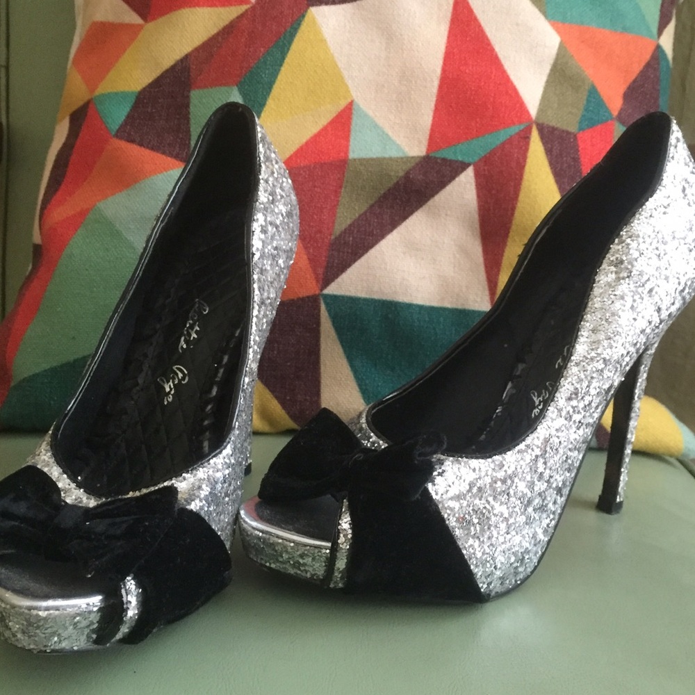 Bettie Page Shoes Silver Sequin Peep Toe Pumps 8.5