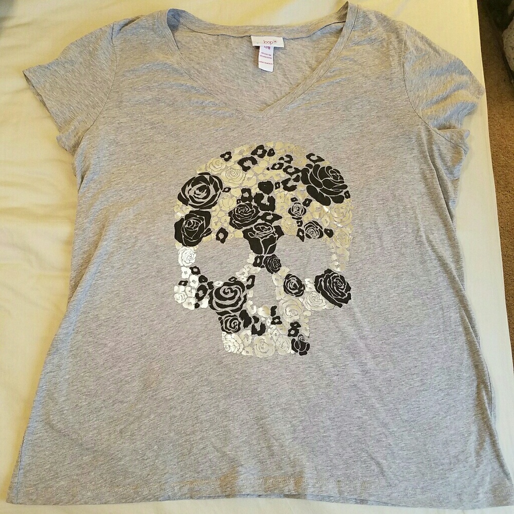 NWOT Rose Skull top