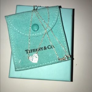 Tiffanys necklace with pendant
