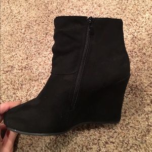 Black wedge heels