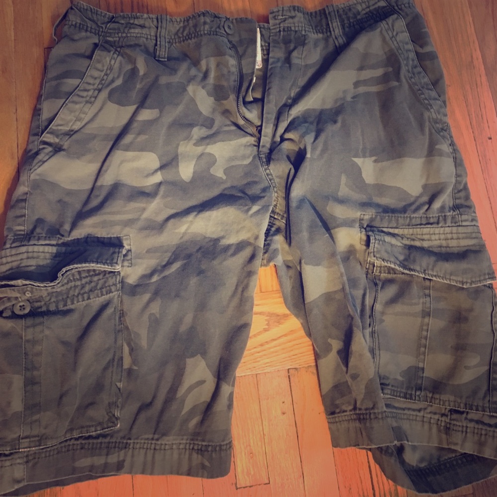 Never worn pair of cargo shorts