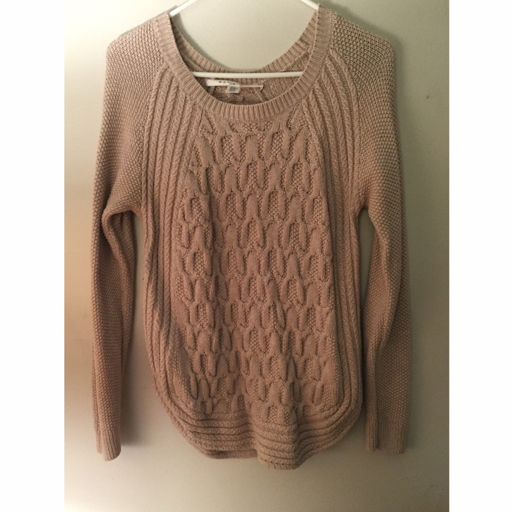 Max Studio scoop neck and hem tan sweater