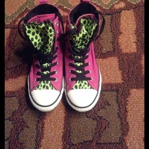 Converse sneakers 7-7.5