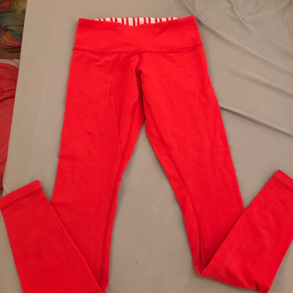 Lululemon red wunder unders