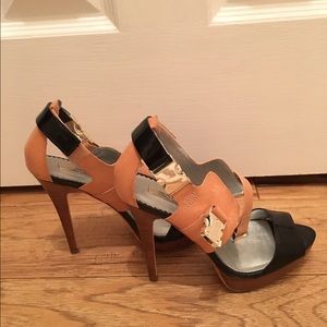 Report Signature heel w/slight platform