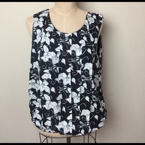 Anthropologie loose fit pleat floral top/low back Anthropologie loose fit pleat floral top/low back