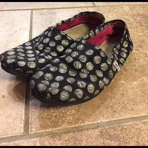 TOMS size 7W