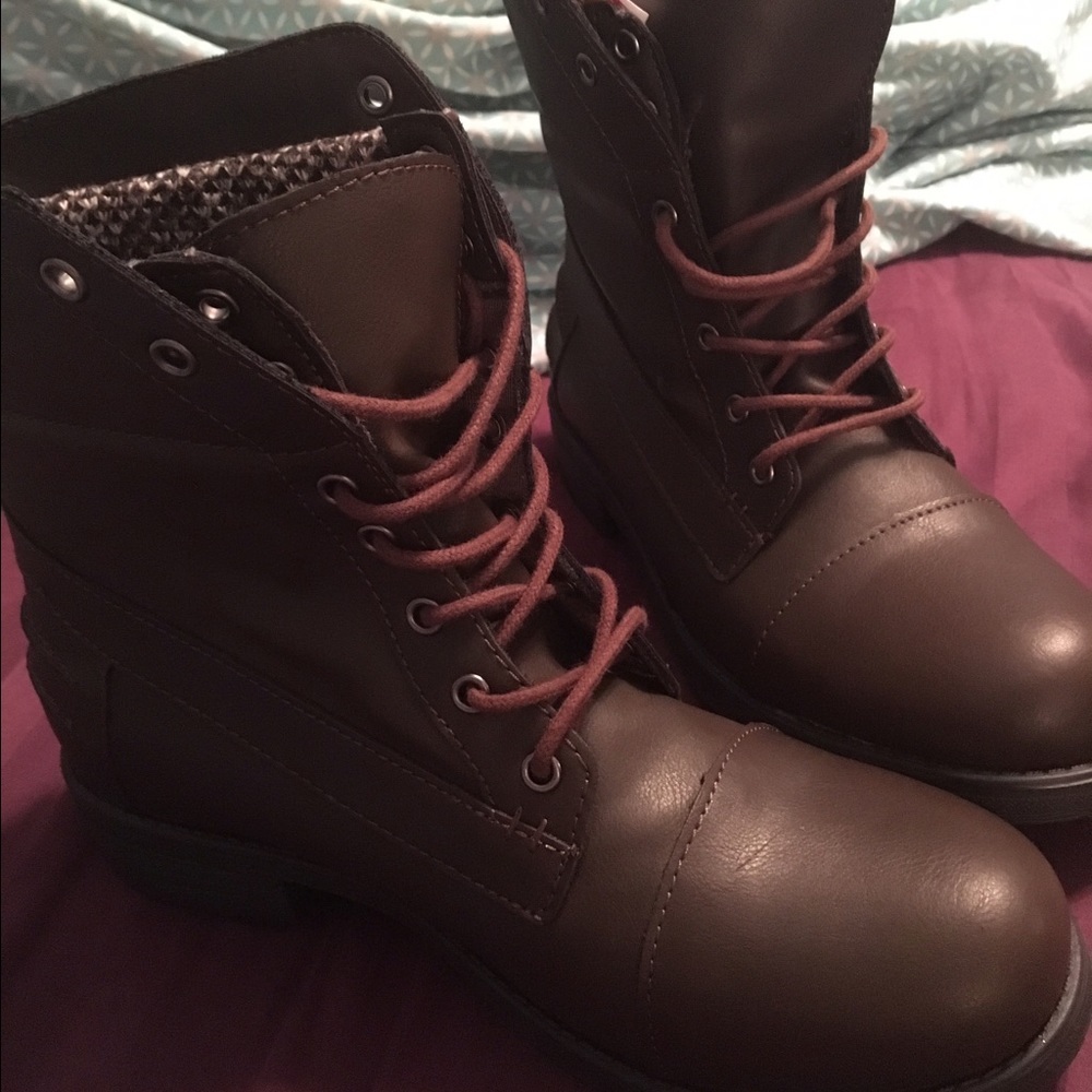 NWT Brown combat boots ❣️
