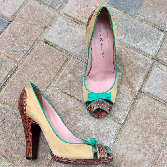 Marc Jacobs Shoes - Marc Jacobs peep-toe pumps