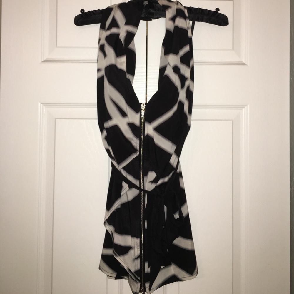 Geometric silk halter.