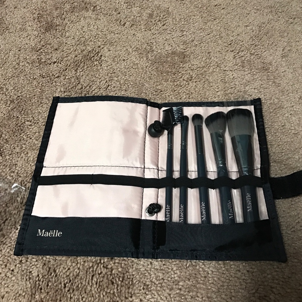 NEW Maëlle Like a Pro Essential Brush Kit