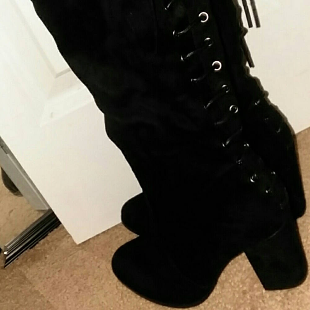 Suede black boot