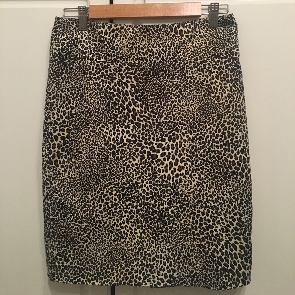 🐡Animal print skirt-good condition 🐡