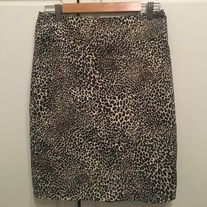 🐡Animal print skirt-good condition 🐡