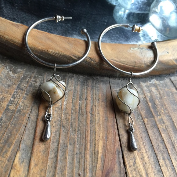 . {CRESCENT} Rock-stud solid Sterling hoops - Picture 4 of 8