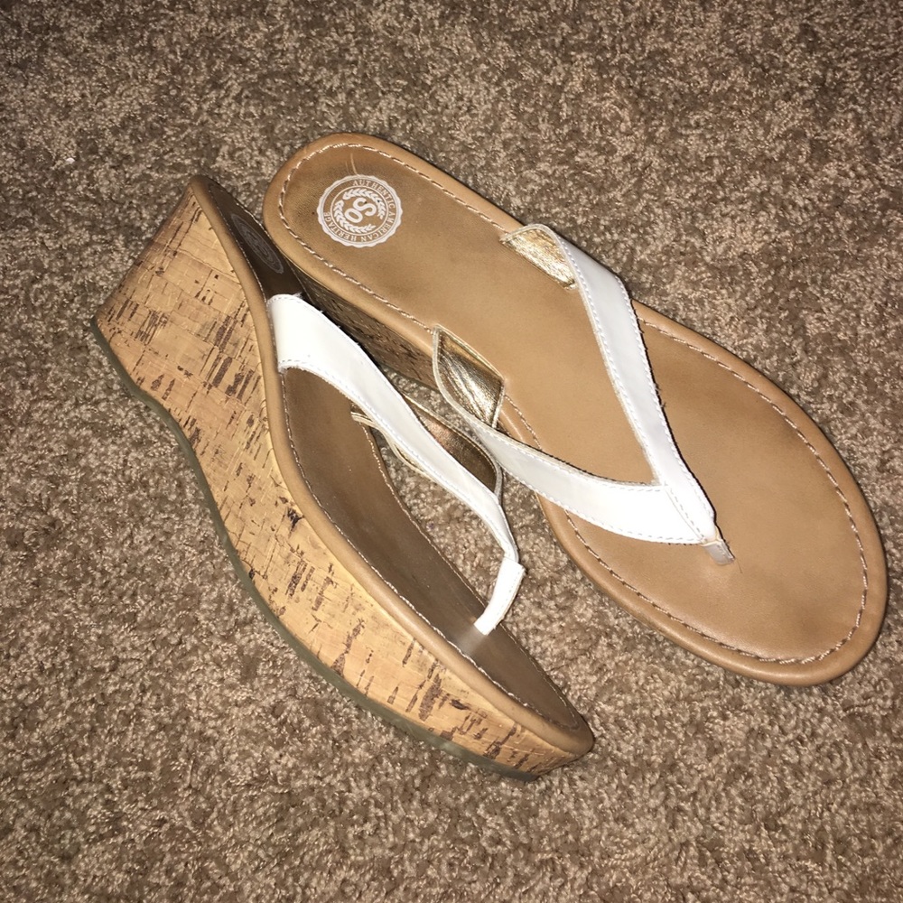 White/Cork screw wedges
