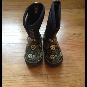 BOGS boots, size 9, black with skulls