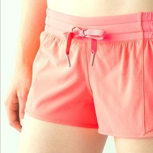 🍋 lululemon hotty hot neon grapefruit shorts