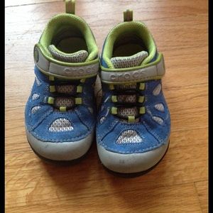 Size 9 toddler, CROC running shoes