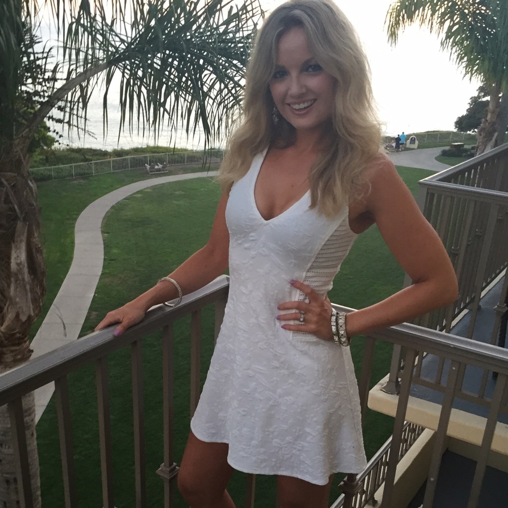 Sanctuary White Flower Embossed Dress Size XS!