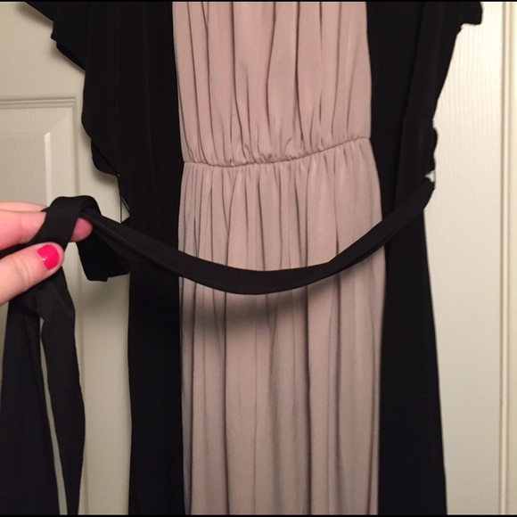 Black and Nude Color Block dress - Picture 3 of 4