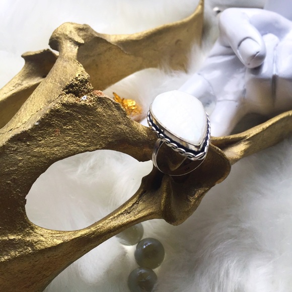 . {MOTHER OF PEARL} Teardrop + Sterling silver - Picture 3 of 8