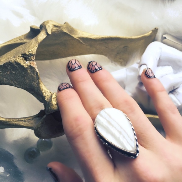 . {MOTHER OF PEARL} Teardrop + Sterling silver - Picture 4 of 8