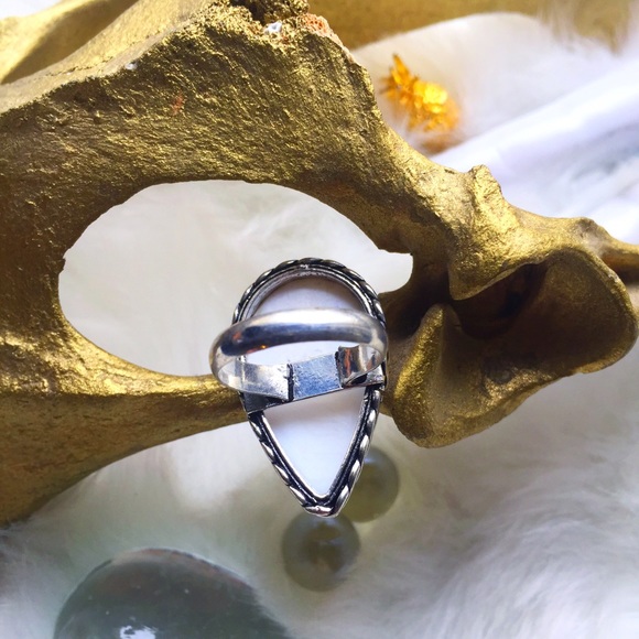 . {MOTHER OF PEARL} Teardrop + Sterling silver - Picture 5 of 8