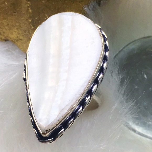 . {MOTHER OF PEARL} Teardrop + Sterling silver - Picture 7 of 8