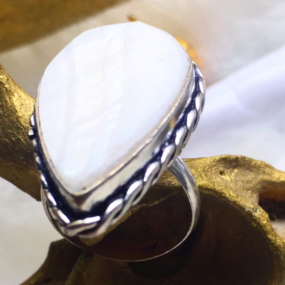 . {MOTHER OF PEARL} Teardrop + Sterling silver - Picture 8 of 8